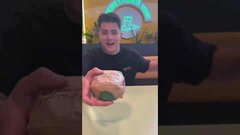 ANGAJATII DE LA BURGER KING DECID CE MANANC
