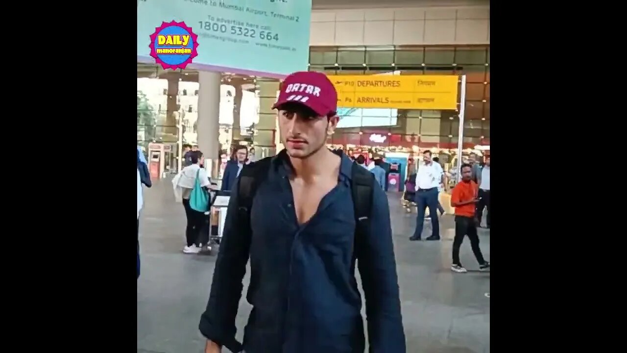 Ibrahim Ali Khan Return Mumbai Spotted At Airport Arrival