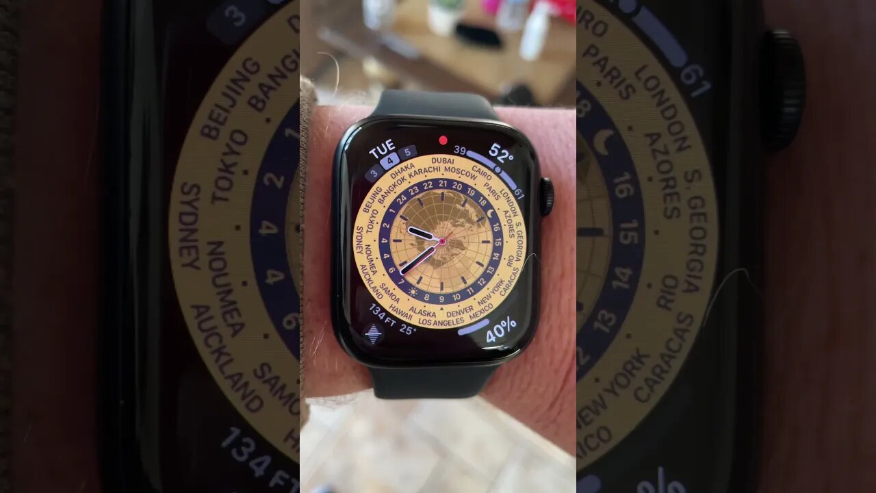 I thought i was going crazy at first, I know how to use a world clock #shorts #apple ￼