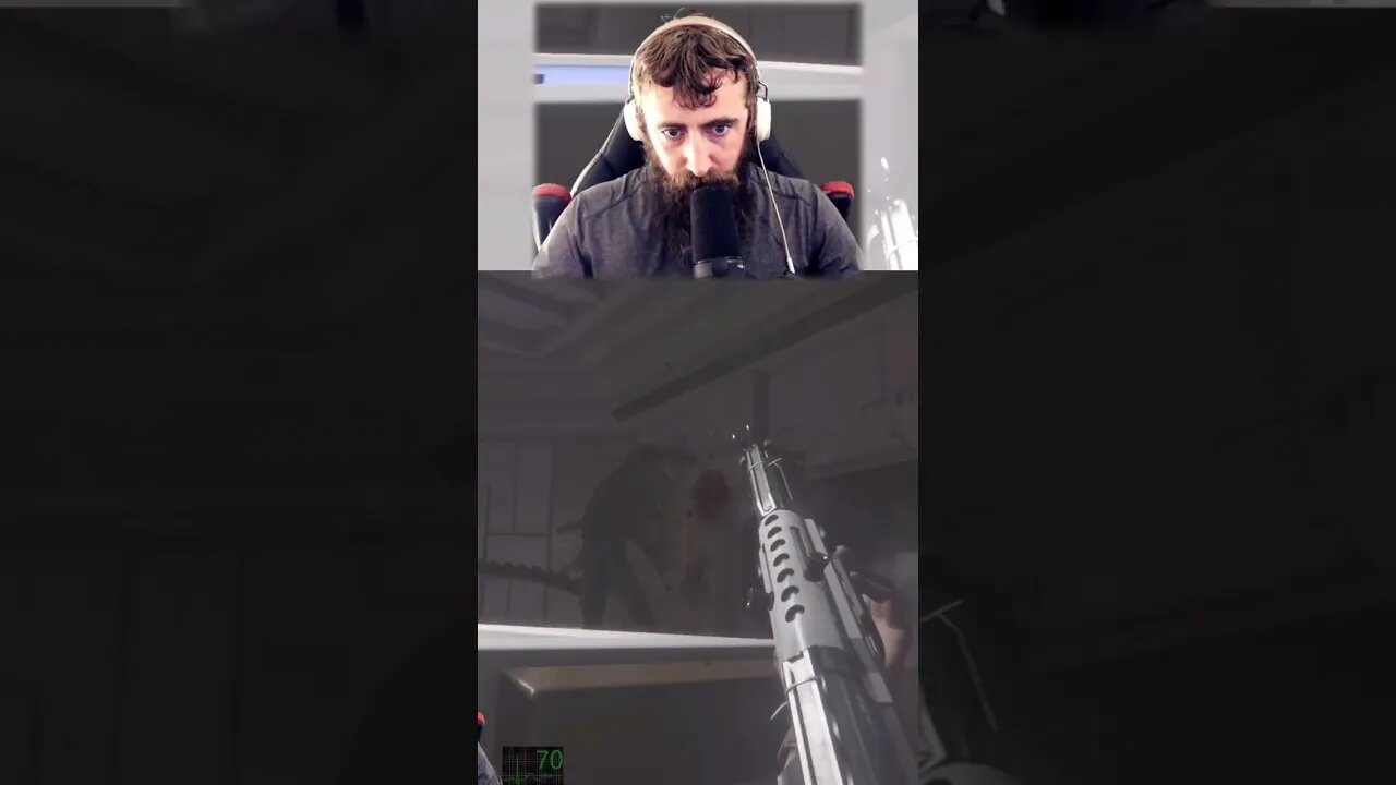 I can’t even hide in the vents !! Alien isolation