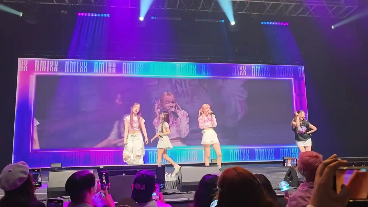 NMIXX in Houston song O.O (Encore)