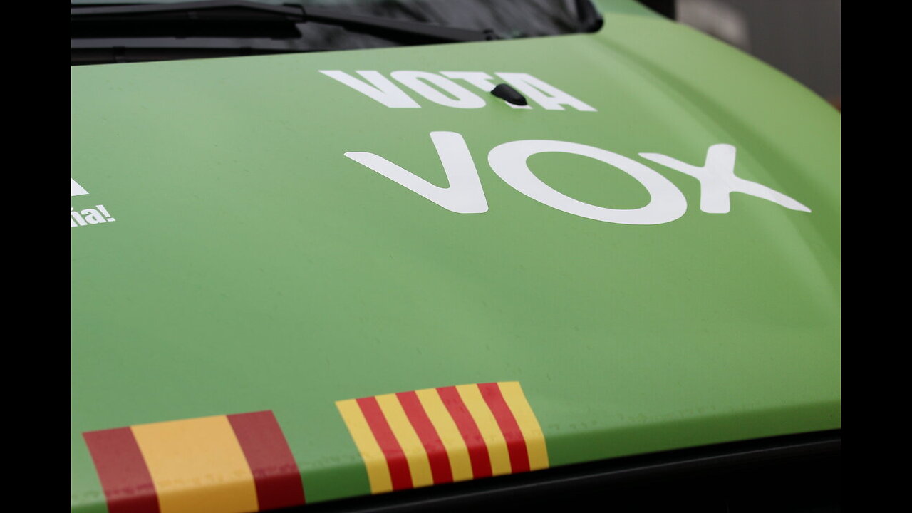 Mitin VOX del 12M en Tarragona con Abascal junto a Garriga y Macián en defensa propia