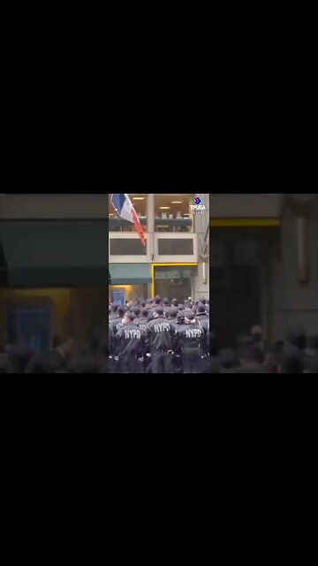 A SEA OF NYPD PAY THEIR RESPECTS TO FALLEN OFFICER