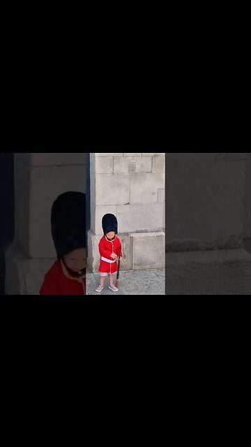 The cut kid dressed as a kings guard #horseguardsparade