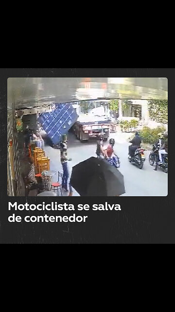 Milagroso escape: motociclista se salva de contenedor de carga