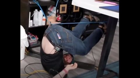 FUNNY FALLS, FAILS AND PRANKS COMPILATION 10