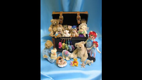 Artisan Miniature Teddy Bears by Deanne Crim