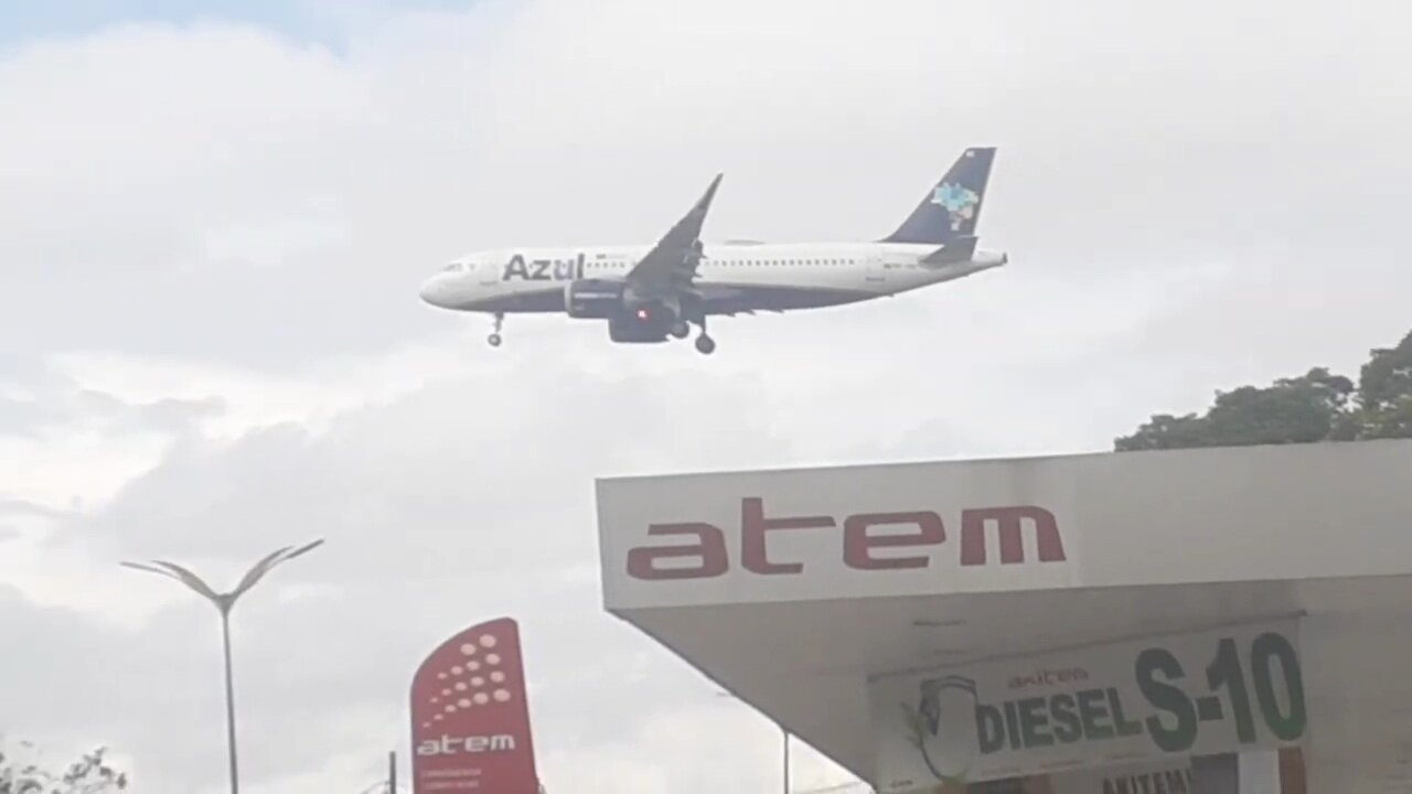 Airbus A320NEO PR-YRE na final antes de pousar em Manaus vindo de Campinas