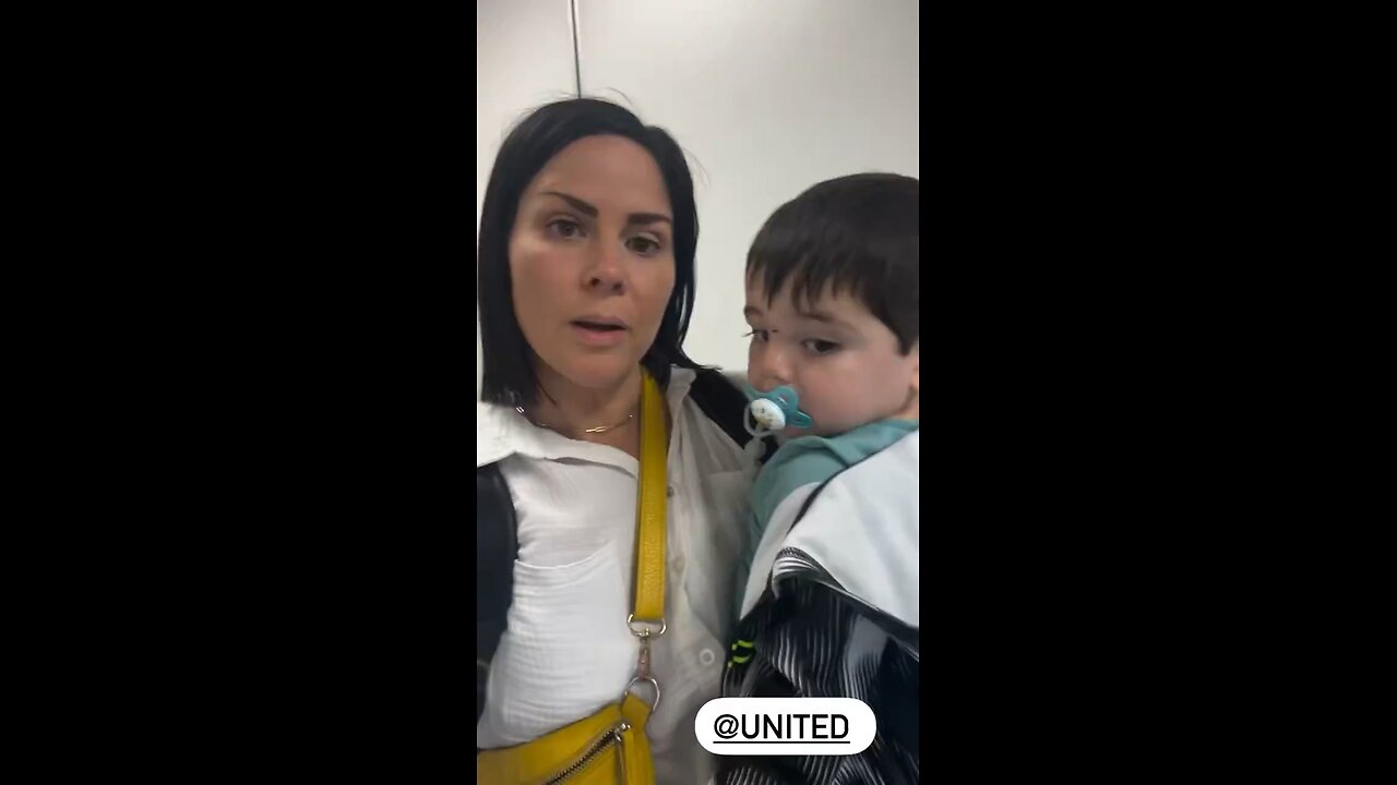 Mom and baby refused boarding on United Flight for using incorrect pronouns for flight attendant