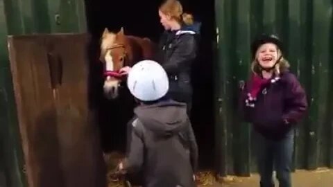 Paardrijden: Son Anakin and Daughter Nikita horseriding Pony Pammie