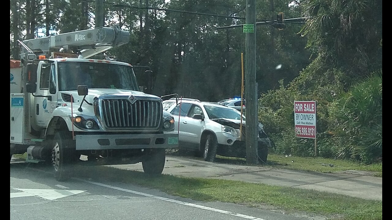 WRECK! Motorist Ran Head-on Into a Light Pole