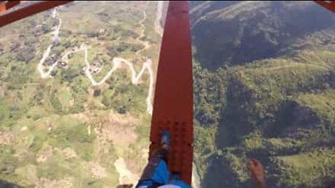 アドレナリンあふれるエキストリームなジャンプ