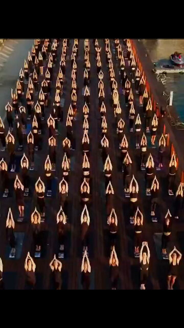 ICYMI: Israeli women do Yoga demanding the release of hostages