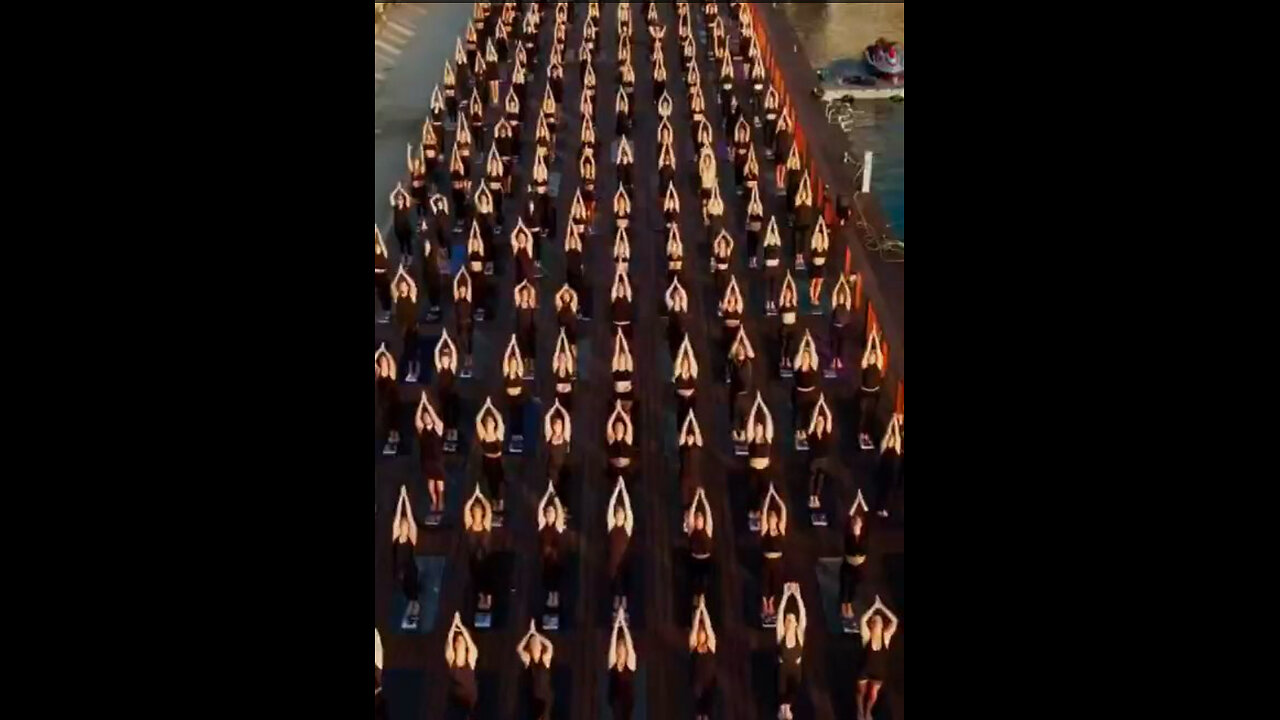 ICYMI: Israeli women do Yoga demanding the release of hostages