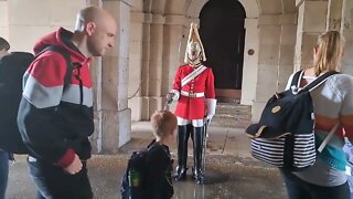 The kings guard stamps his foot in a puddle and splashes tourist 😆 🤣 😂 😆 🤣 😂 😆 #horseguardsparade