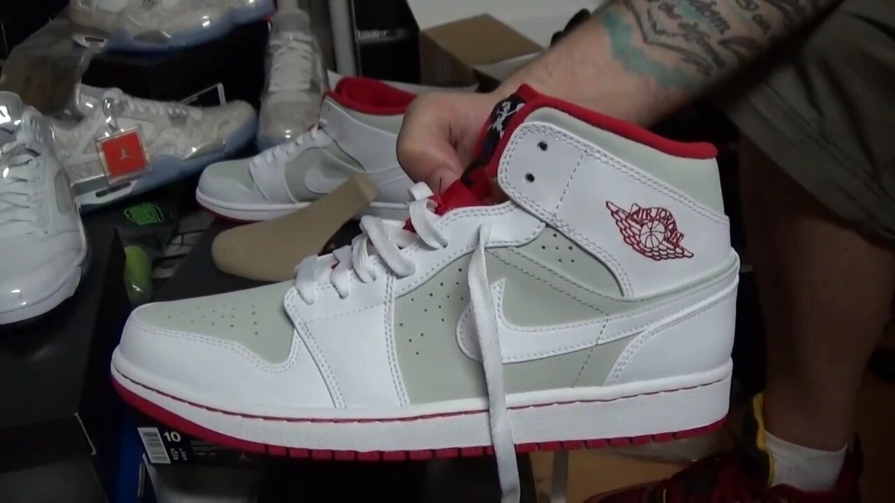 UNBOXING 'NIKE AIR JORDAN 1 MID WR (HARE'S) Detailed Review