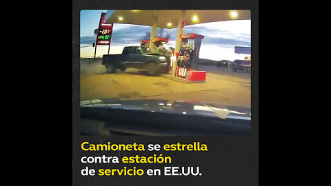 Camioneta choca contra una gasolinera en Nuevo México