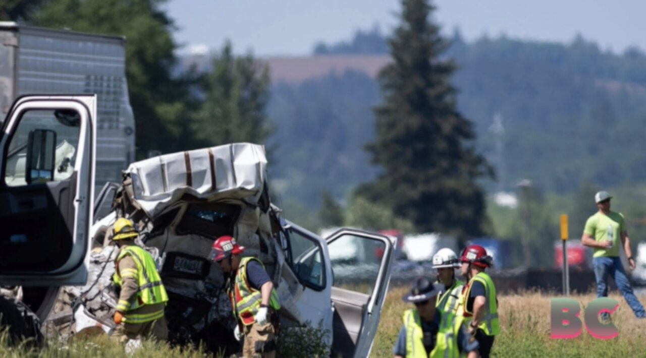 7 dead in vehicle crash on Interstate 5 in Oregon