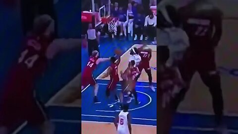 "Jalen Brunson's Epic Scoop Layup against Knicks | NBA Highlights"#shorts #knicks #nba #basketball