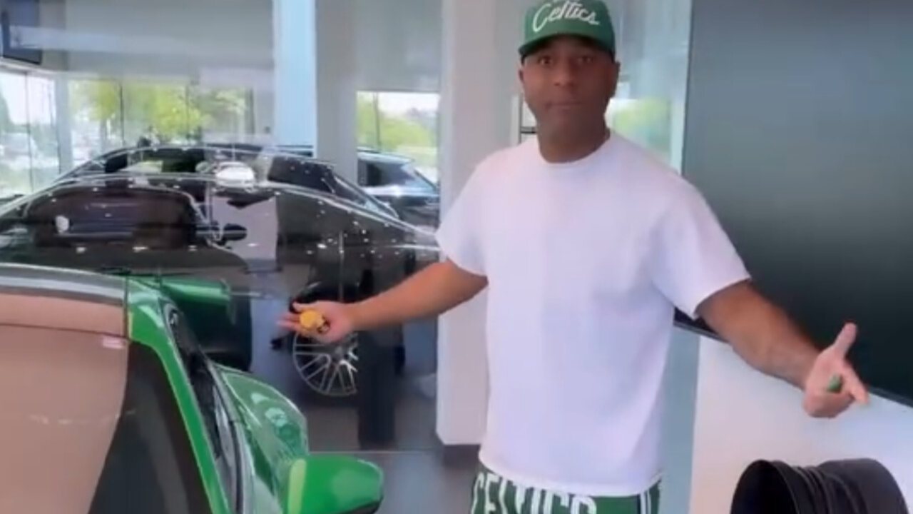 Wallo buys a new car for his birthday with the Celtics colors