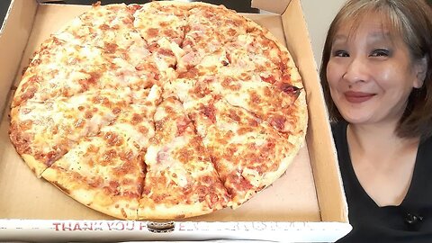 Wanna eat with me Wednesday?***ASMR/Mukbang-ish***Large Hawaiian Pizza