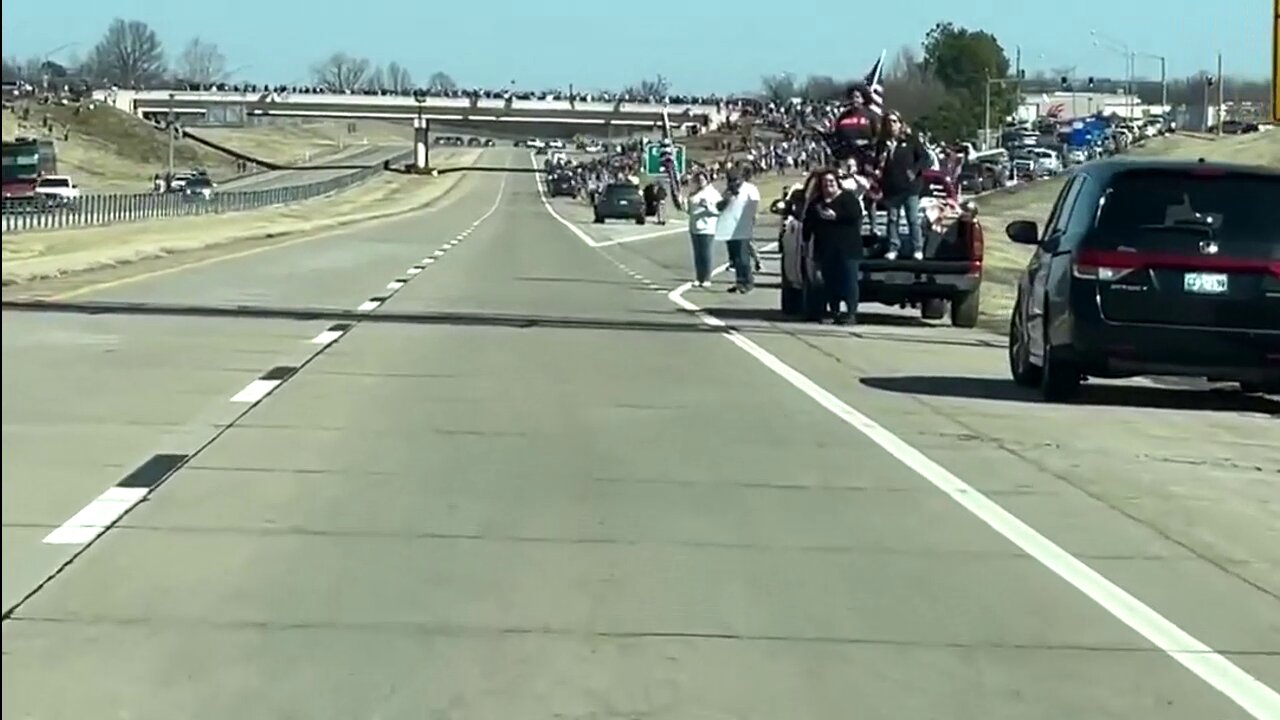 THOUSANDS of supporters show up to witness HISTORIC tucker convoy in U.S