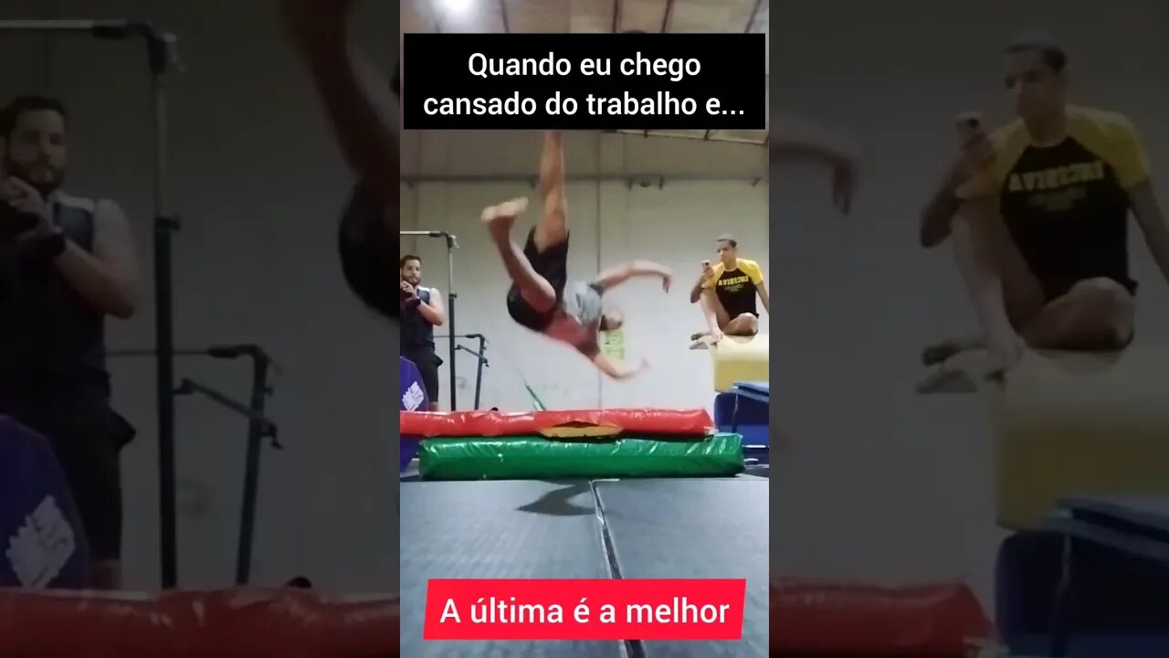 Quando eu chego cansado do trabalho e...Aí penso direitinho e não vou acabar quebrando a cama 🛏️😆 kk