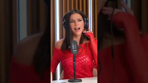 Bruná Marquezine se posiciona sobre Política