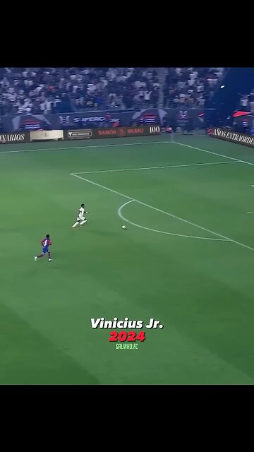 Vinicius jr copying Ronaldo skills (short video)