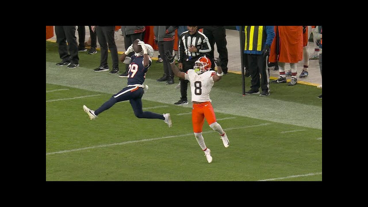 Broncos’ second pick-six TD of night boosts lead to 40-32 vs. Browns