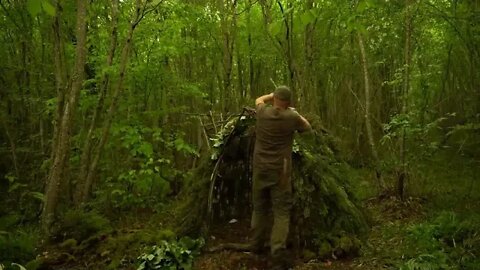 Building a Survival Shelter in a Forest Camp food from natural herbs %%% 18