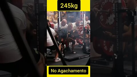 Ela com menos de 80kg agacha com 245kg!!! 👏🏻👏🏻