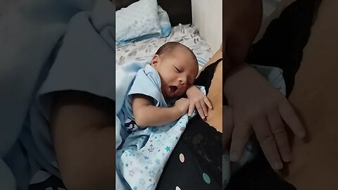 Esse neném e muito lindo