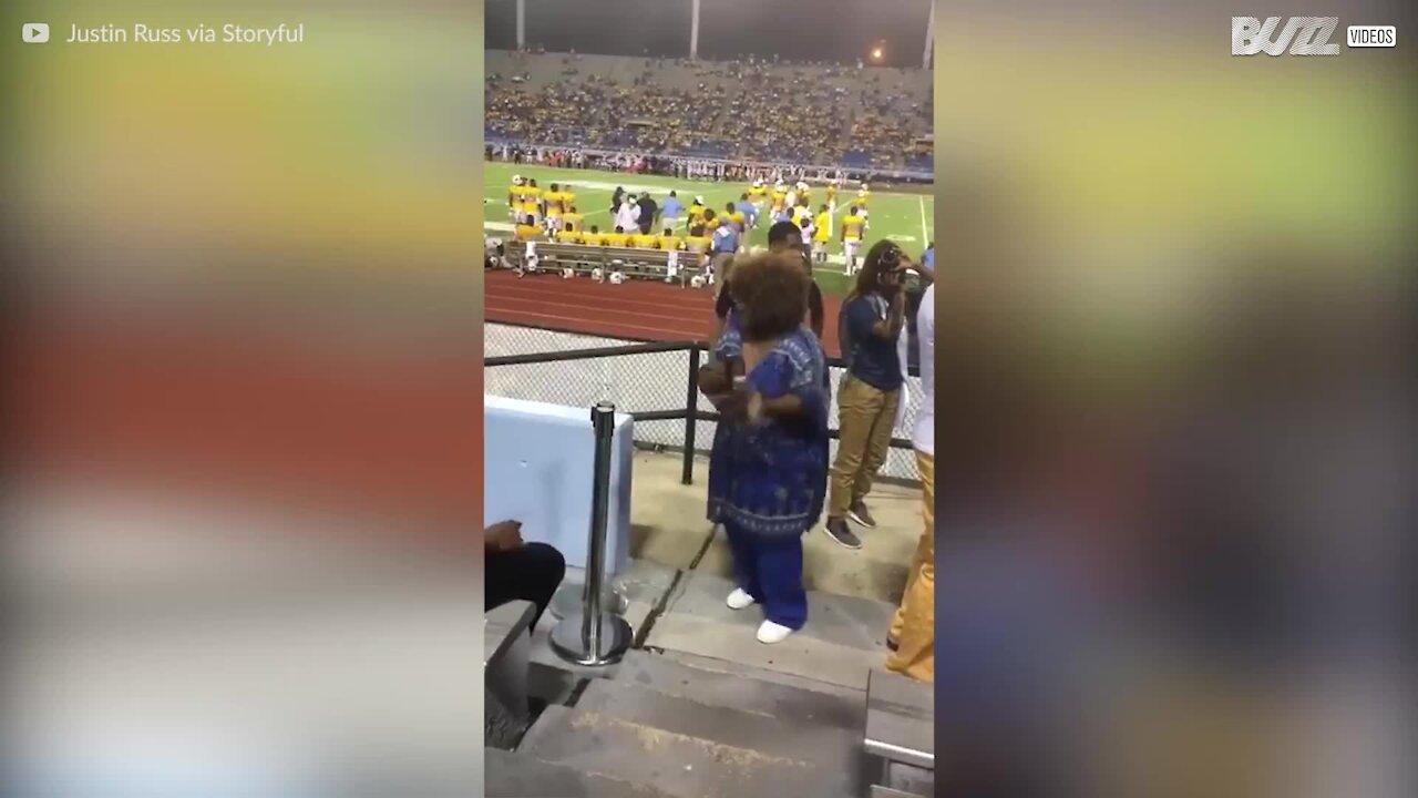 Cattura l'attenzione durante una partita di football americano