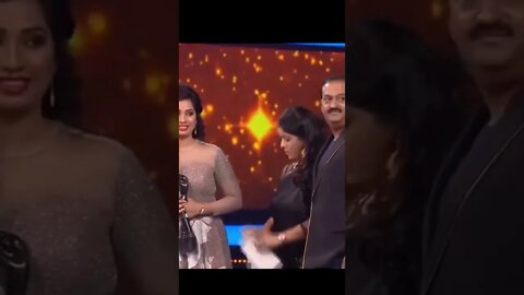 kapil sharma ne sabke samne shreya ghoshal ko kiya flart