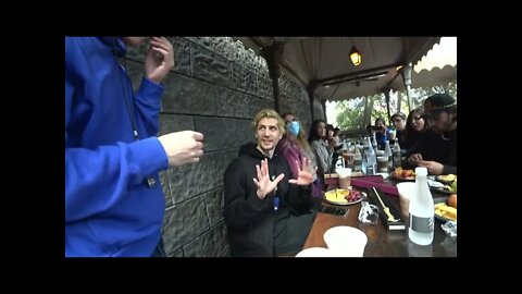 Sykkuno Offers XQC Fruit