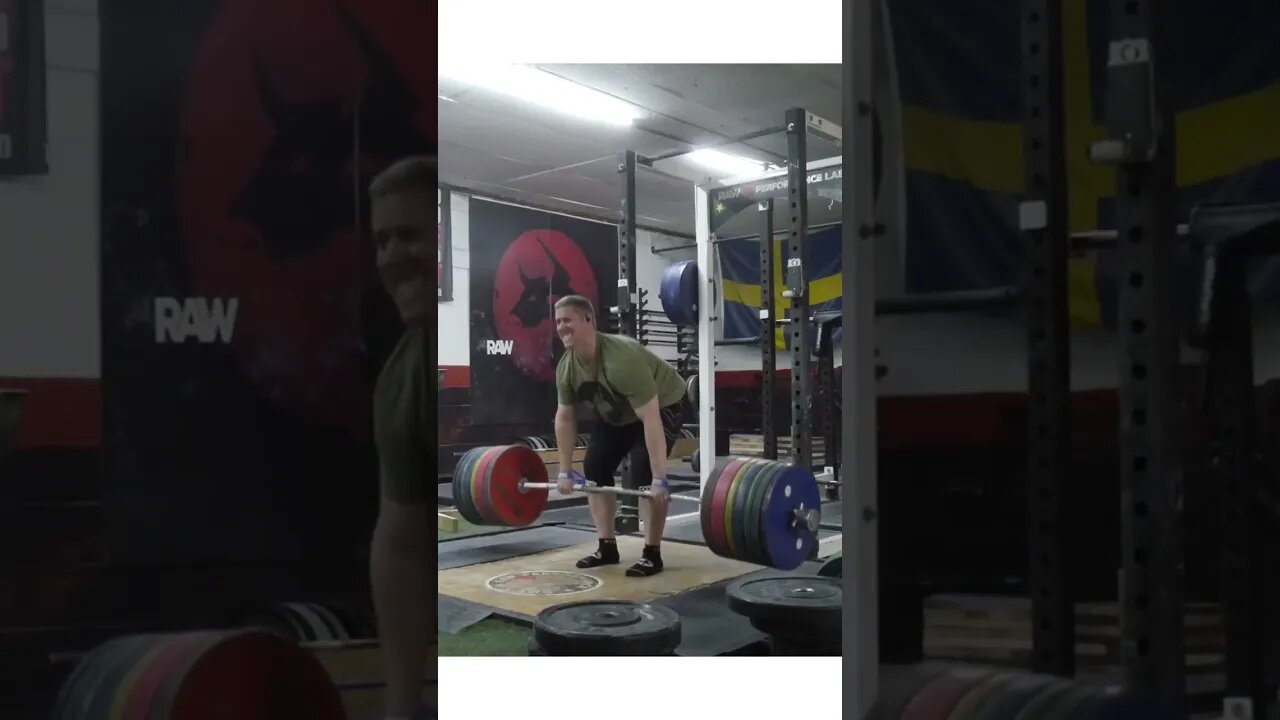275 kg / 606 lb - Deadlift