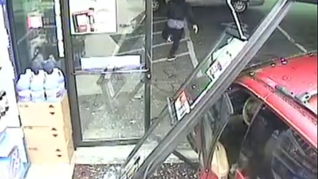 Would-be thieves fail to steal ATM during smash-and-grab in Fairview Park as customers keep shopping