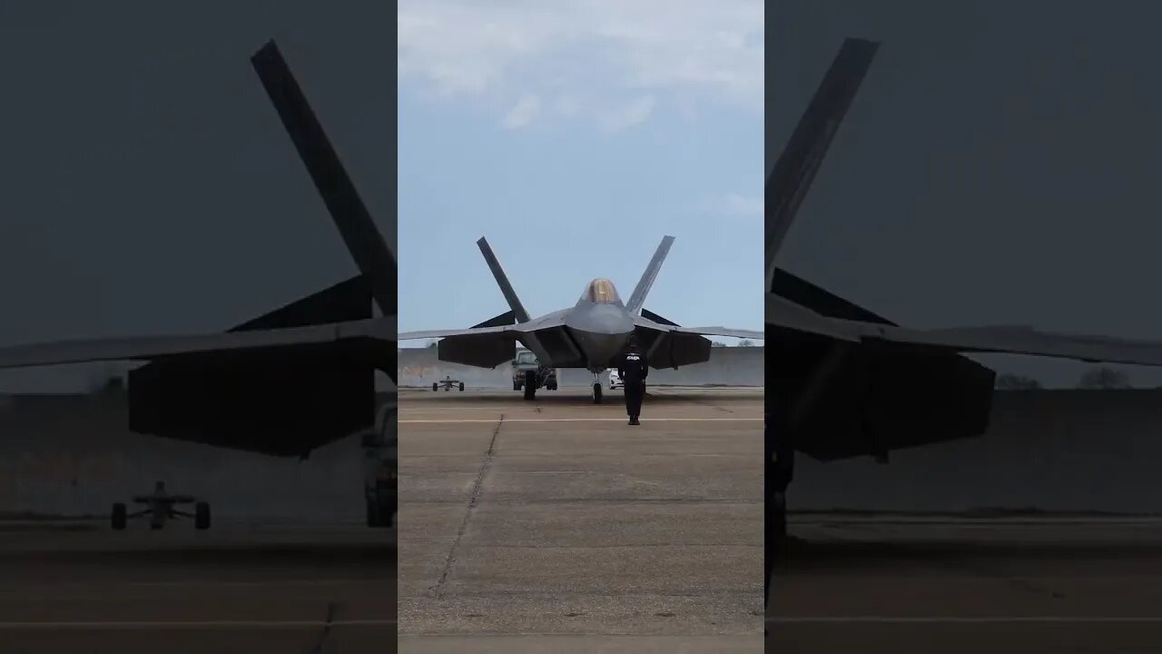 F-22 raptors getting ts preflight checks! #avgeeks #aviation #f22raptor #usa