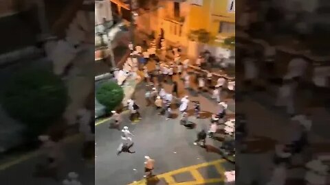 Confusão nos arredores da Vila Belmiro após a vitória do Corinthians sobre o Santos por 2x0