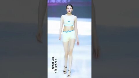 Gorgeous Chinese Girl Walks The Runway