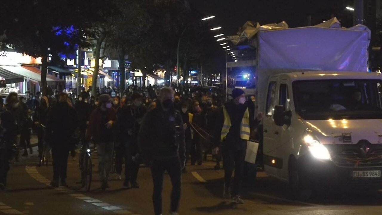 Germany: Hundreds join techno-punk march in Berlin against Kopi eviction - 14.10.2021