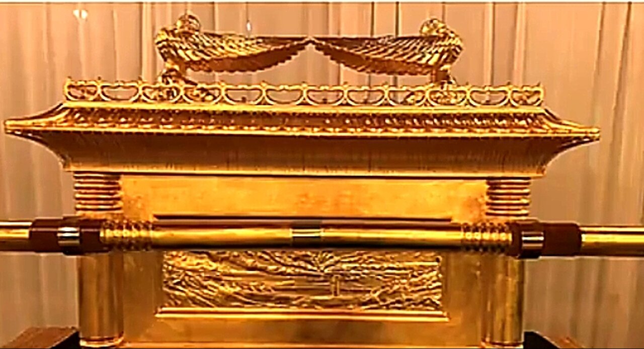 ANTICHRIST VIBES! TRUMP HAD "REPLICA" OF ARK OF THE COVENANT AT MAR-A-LAGO & IT'S NOW IN JERUSALEM!