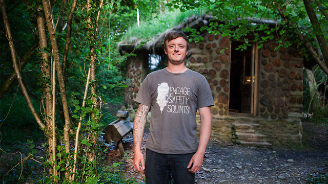 I Quit The City To Build My Hobbit House | HOMES ON THE EDGE