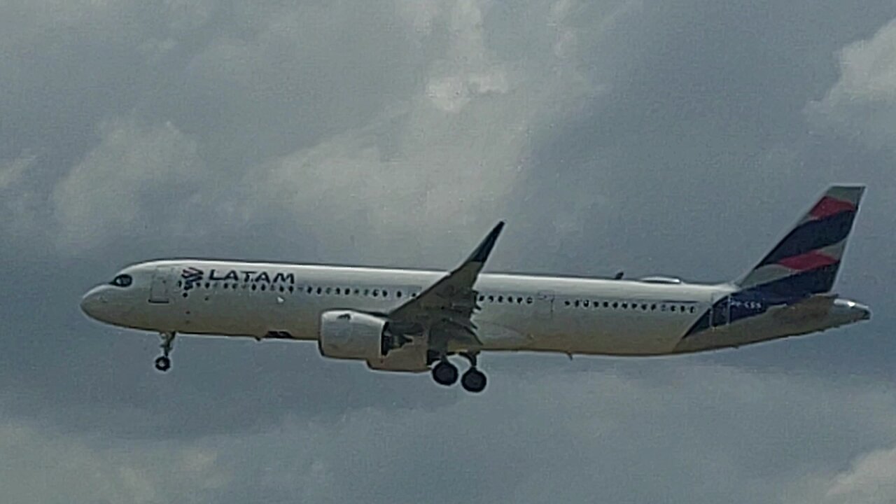 Airbus A321NEO PS-LBA vindo de Brasília para Manaus