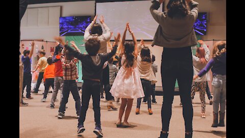 Dancing on the Clock | Easy Dance Lesson for Kids