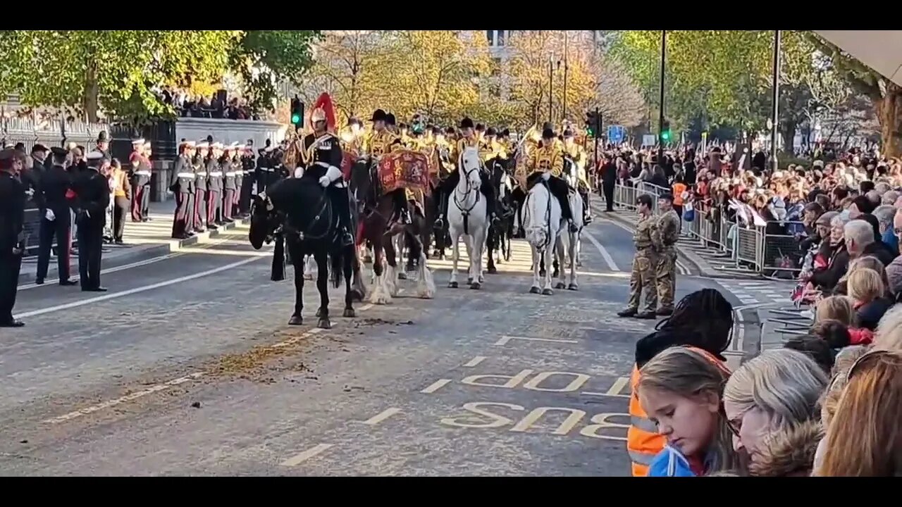 The kings guard plays drums on horse back #lordmayorshow