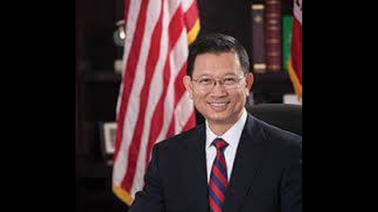 GIÁM SÁT VIÊN ANDREW ĐỖ BÔI NHỌ PHÓNG VIÊN BÁO CHÍ LAist VỀ TÀI CHÁNH.
