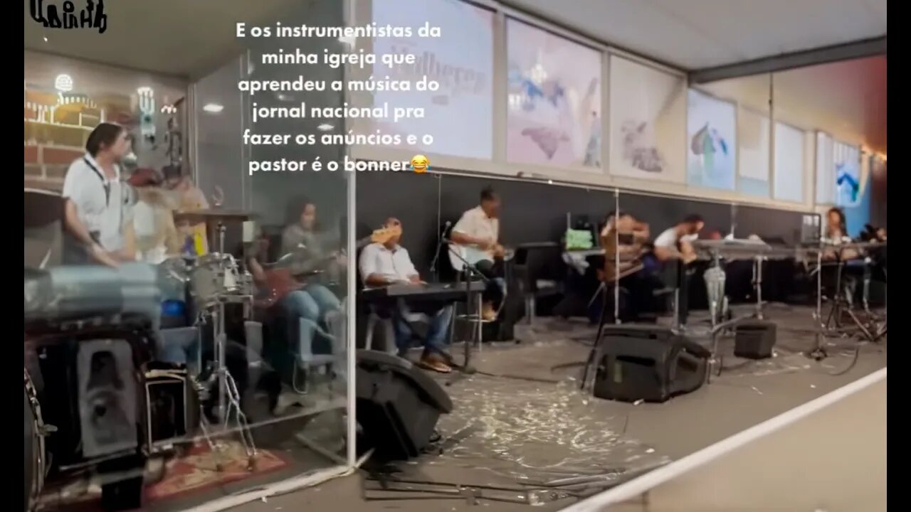 Em culto, crentes reproduzem abertura do Jornal Nacional