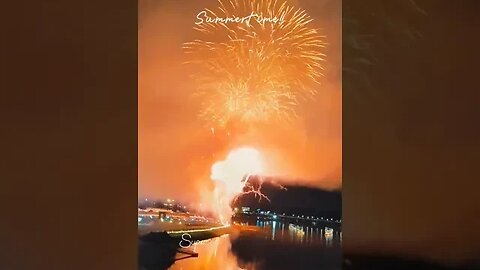 "Spectacular Night Sky: Fireworks Extravaganza"